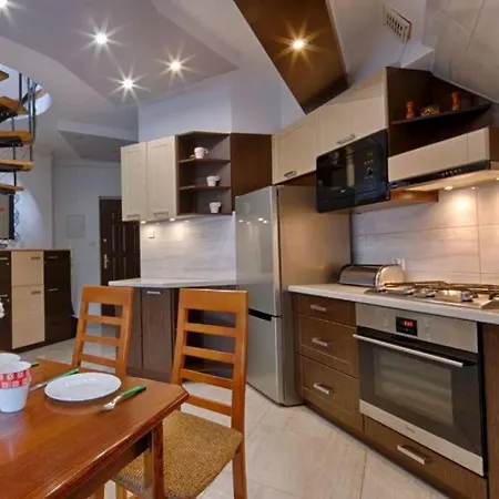 Golden Apartments&glamping-db11 자코파네