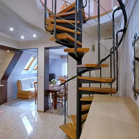 Golden Apartments&glamping-db11 아파트 *