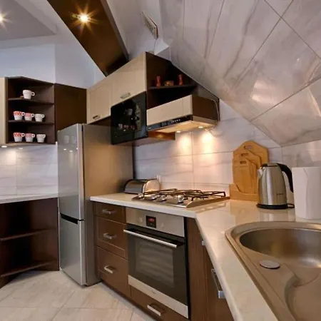 아파트 Golden Apartments&glamping-db11 자코파네